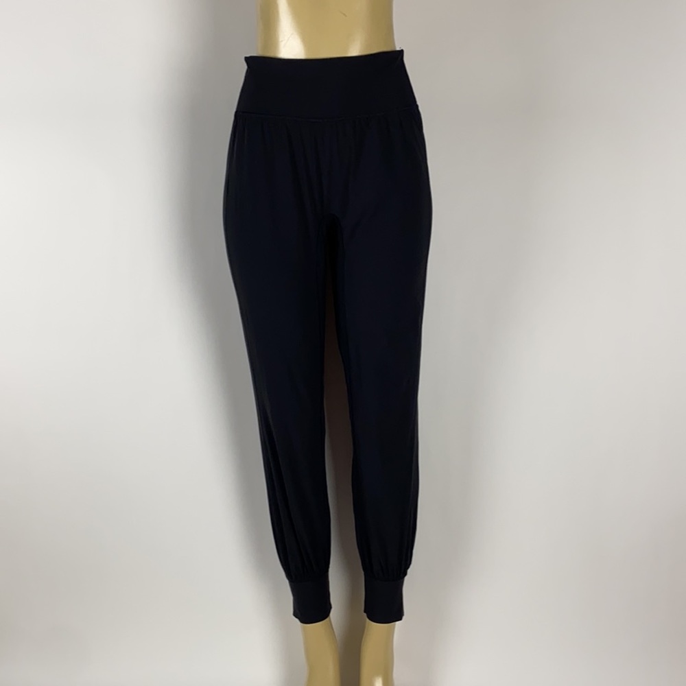 Lululemon women’s soft shell jogger pants size 4